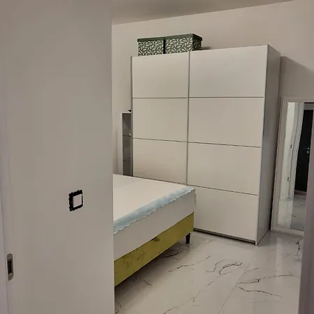 Spot マカルスカ